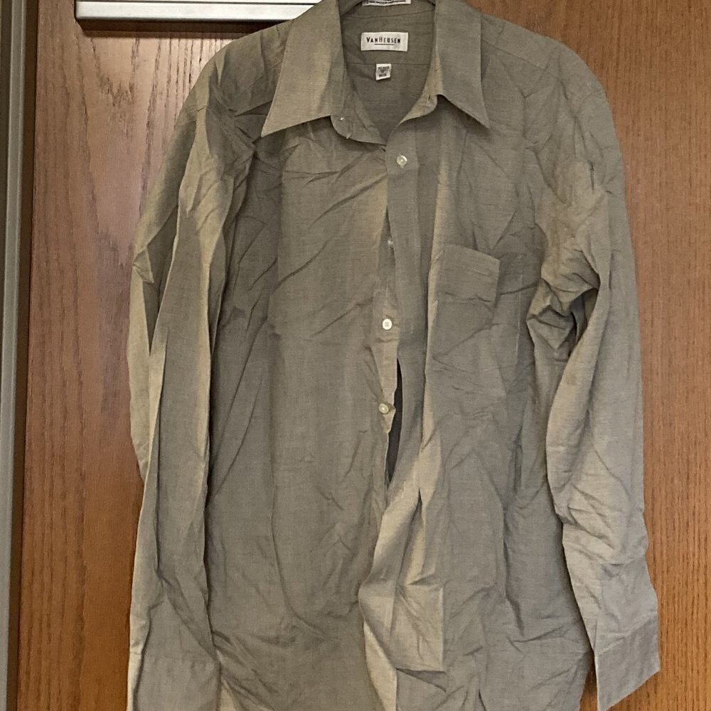 Van Heusen button down shirt sz 34/35